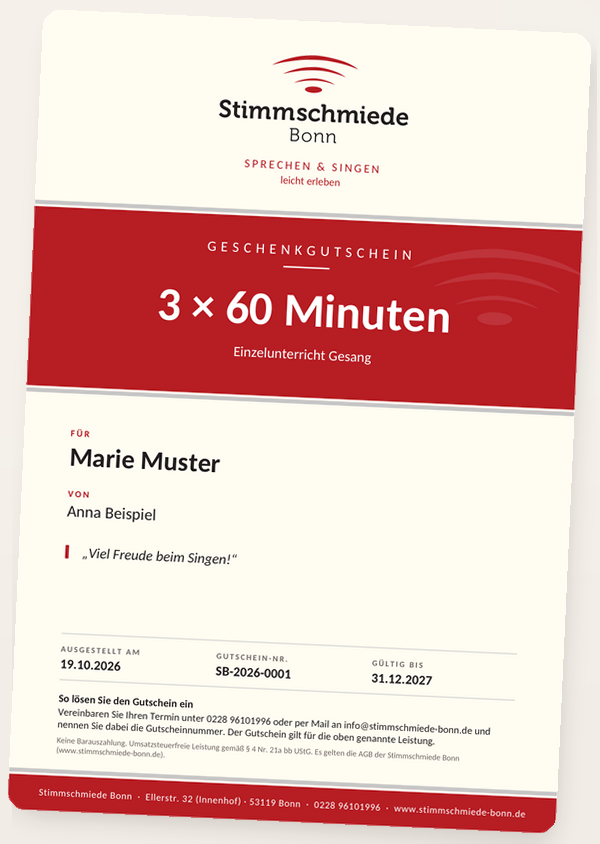 Beispiel eines Geschenkgutscheins der Stimmschmiede Bonn: 3 × 60 Minuten Einzelunterricht
                  Gesang, ausgestellt für Marie Muster, Gutscheinnummer SB-2026-0001.